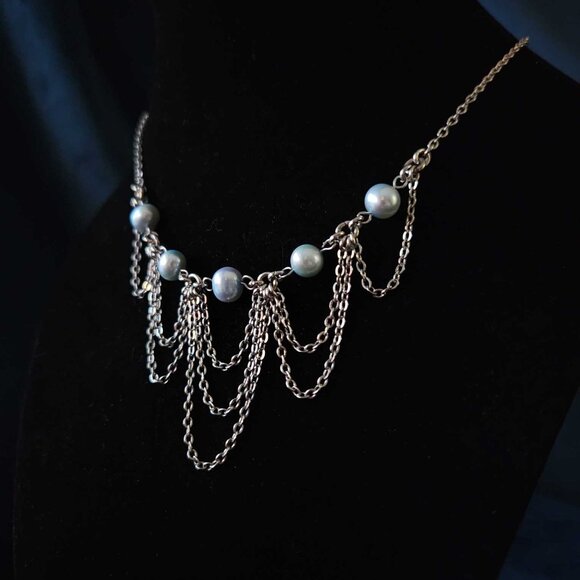 Vintage mermaid silver and blue pearls draped necklace with a small silver chain - Picture 6 of 12